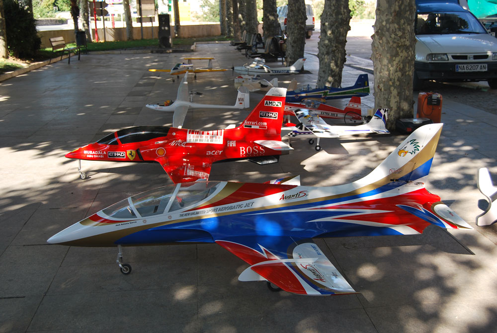 Espect&aacute;culo en la exposici&oacute;n de Aeromodelismo de Los Arcos